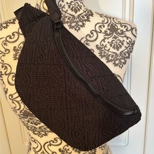 Steve Madden like-new sturdy black quilted adjustable OSFA waist / fanny pack
